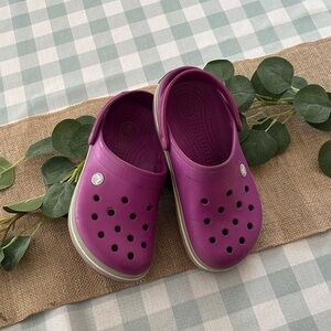 CROCS Lightweight Clog in Bright Purple